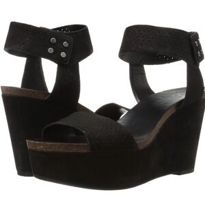 Vince Camuto Women's Valamie Wedge Sandal